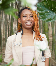 Book an Appointment with Dr. Daisiá Glenn for Chiropractic